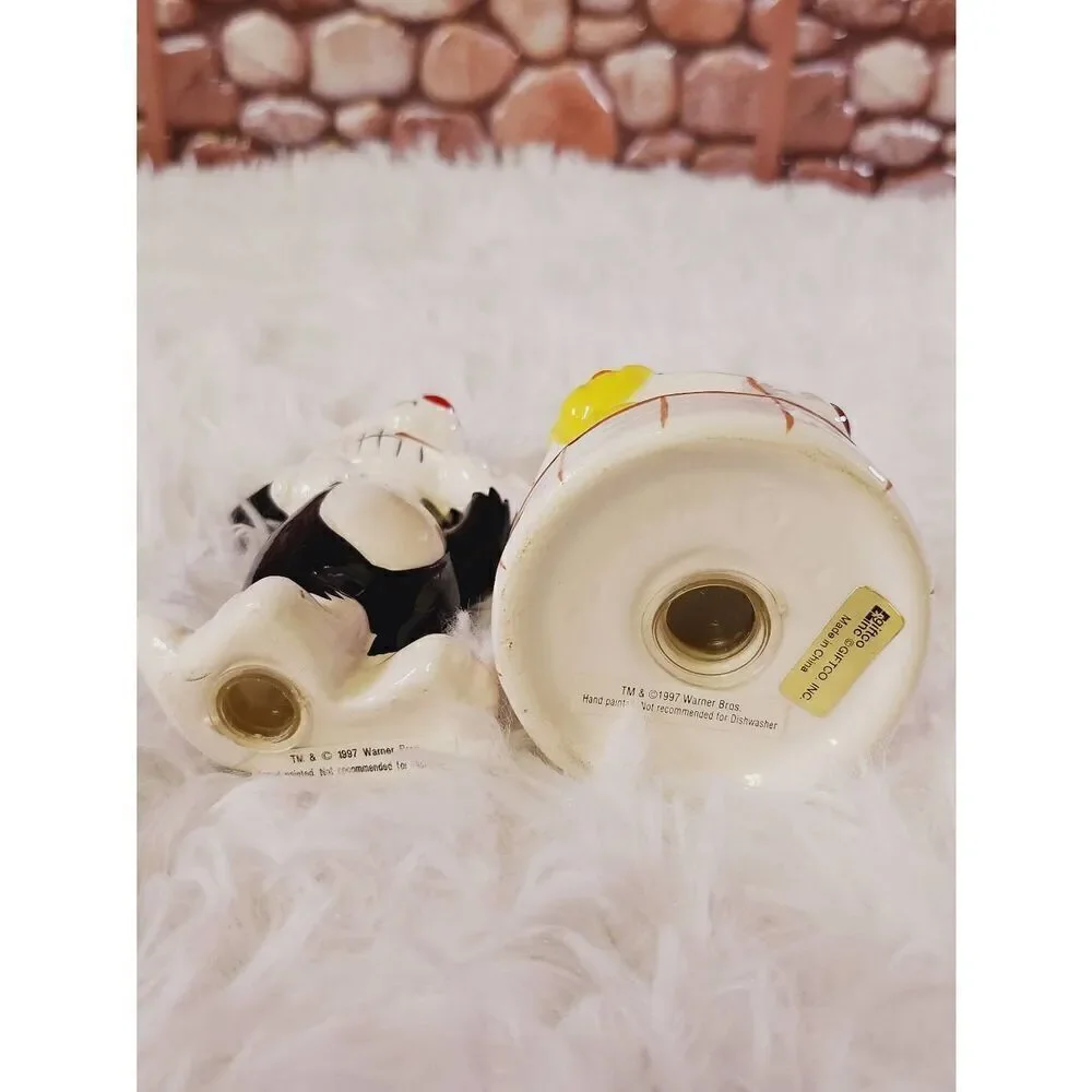 Vintage Looney Tunes Tweety & Sylvester Salt & Pepper Shakers - 1997